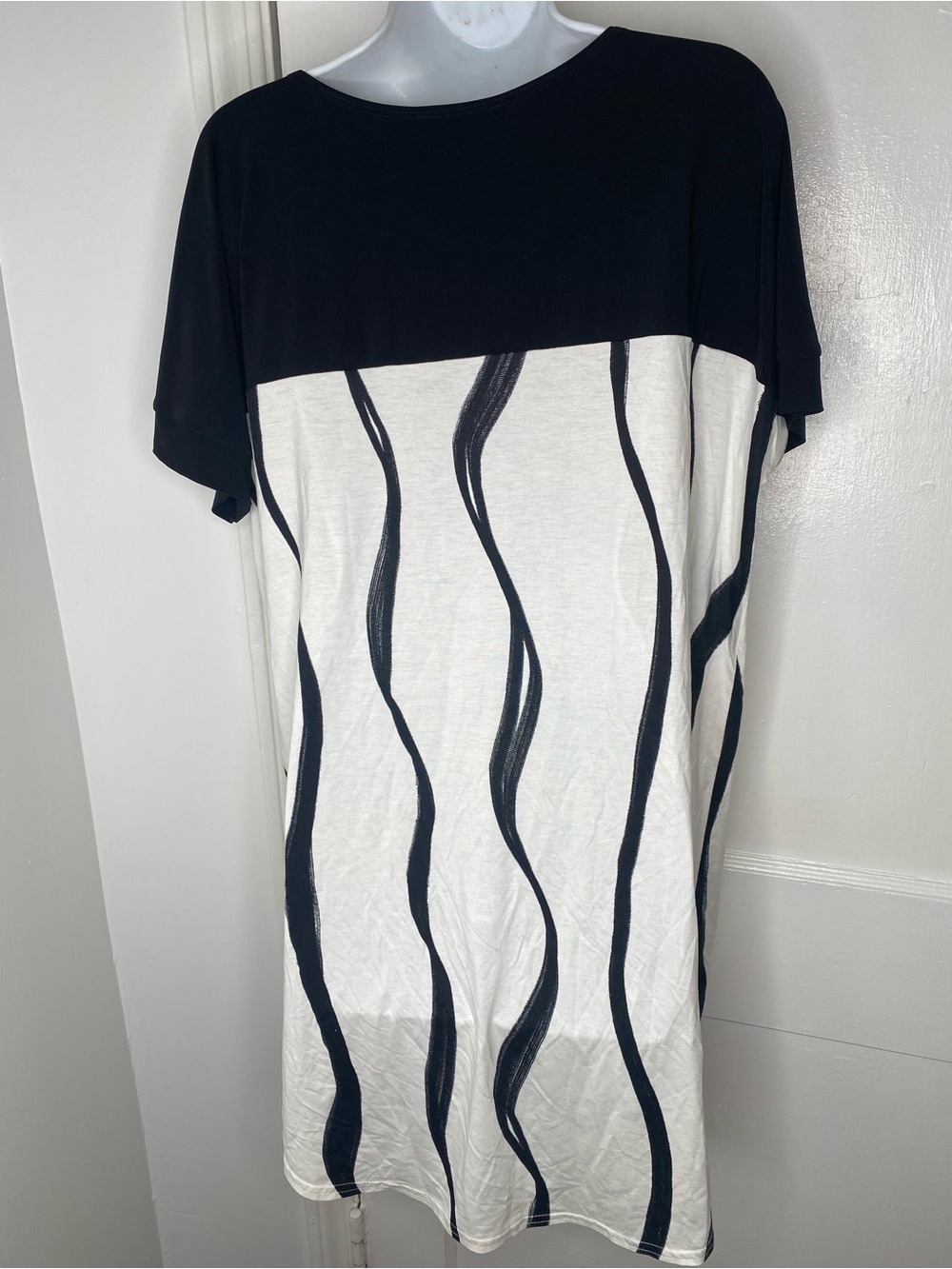 Joseph Ribkoff Black & White Luxury Graphic Short-Sleeve Designer Top - Picture 5 of 10
